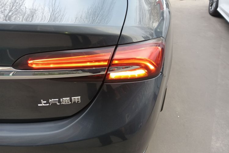 别克 君越 2020款 652T 豪华型车身外观9