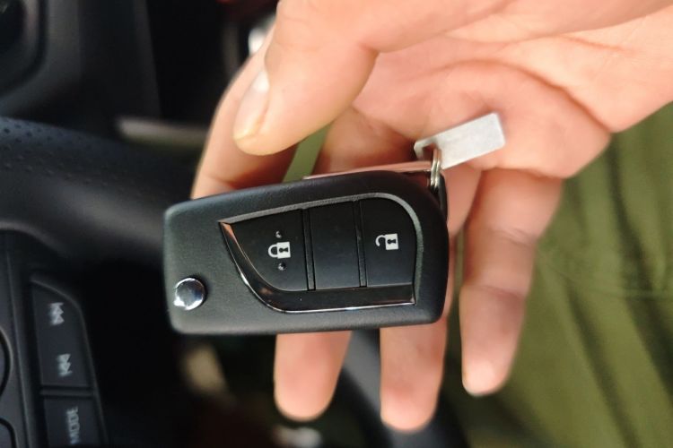 丰田 卡罗拉锐放 2023款 2.0L 先锋版中控内饰11