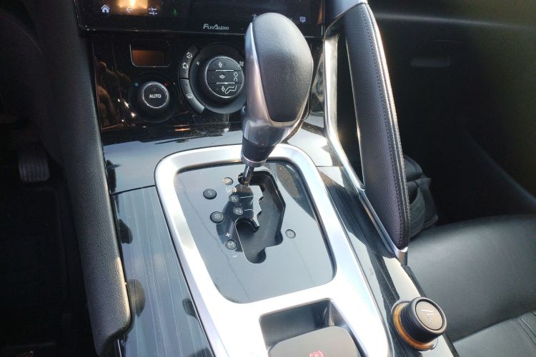 标致3008 2013款 2.0L 自动潮流版局部细节18