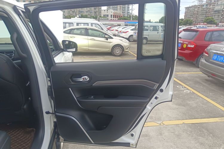 Jeep 大指挥官 2018款 2.0T 四驱尊享导航版 国V中控内饰7006