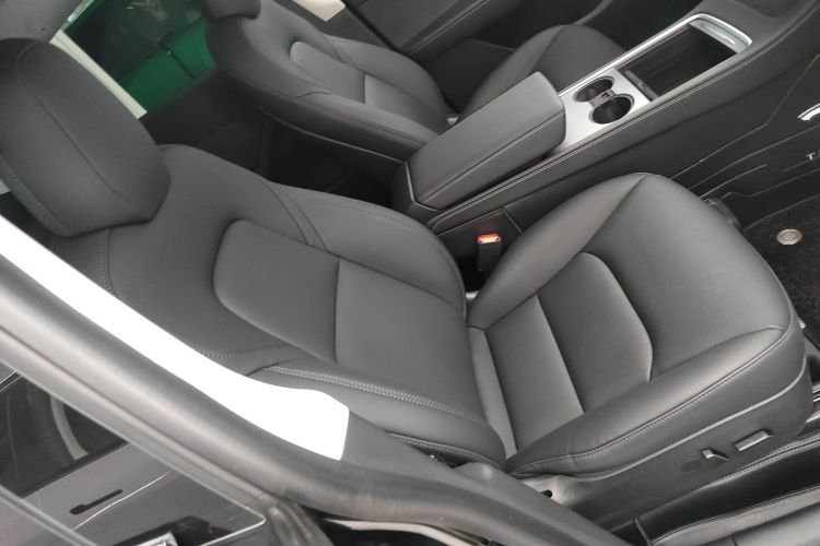 特斯拉 Model Y 2021款 标准续航后驱版局部细节41