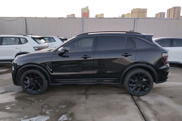 领克01 2021款 2.0TD 四驱暗夜版车身外观4