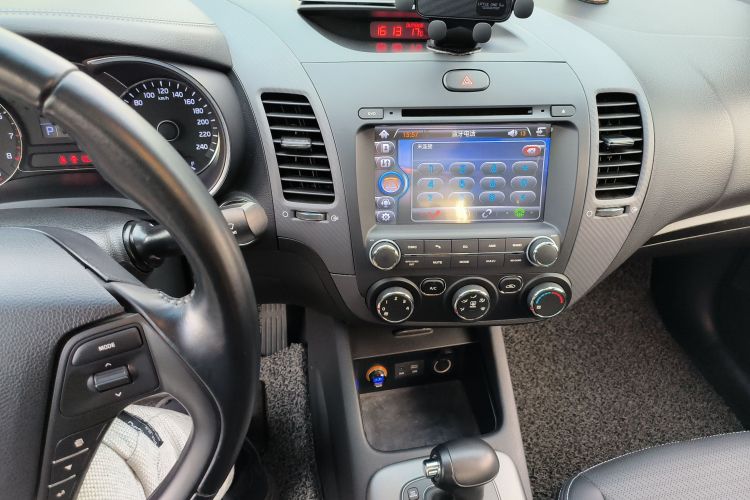 起亚K3 2015款 1.6L 自动GLS中控内饰16