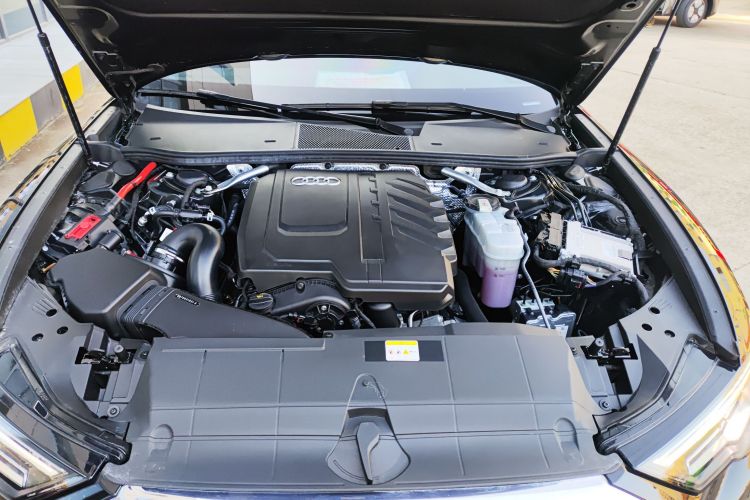 奥迪A6L 2024款 40 TFSI 豪华动感型机舱底盘24