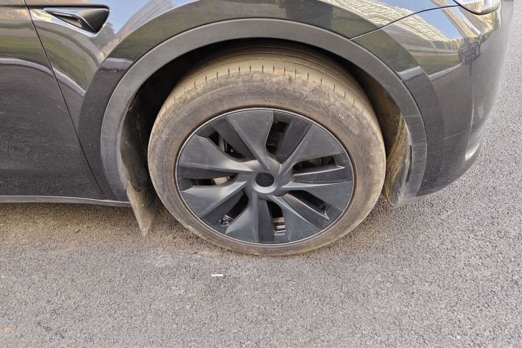 特斯拉 Model Y 2024款 后轮驱动版车身外观10