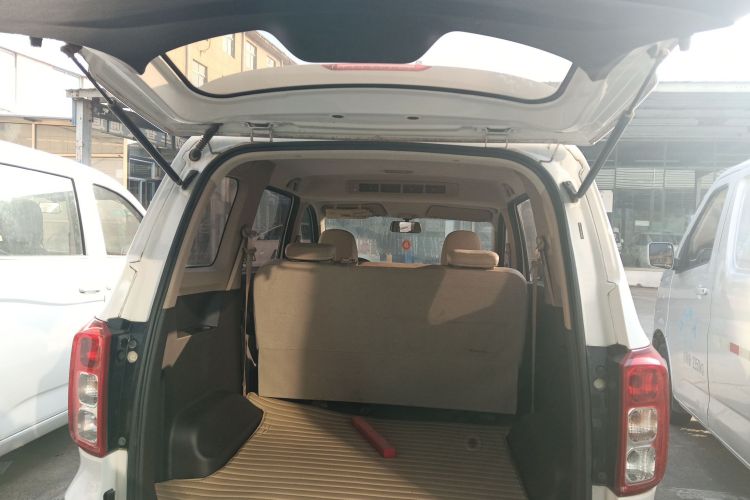 五菱汽车 五菱宏光 2021款 1.5L改款 S舒适型 液压助力LAR机舱底盘23