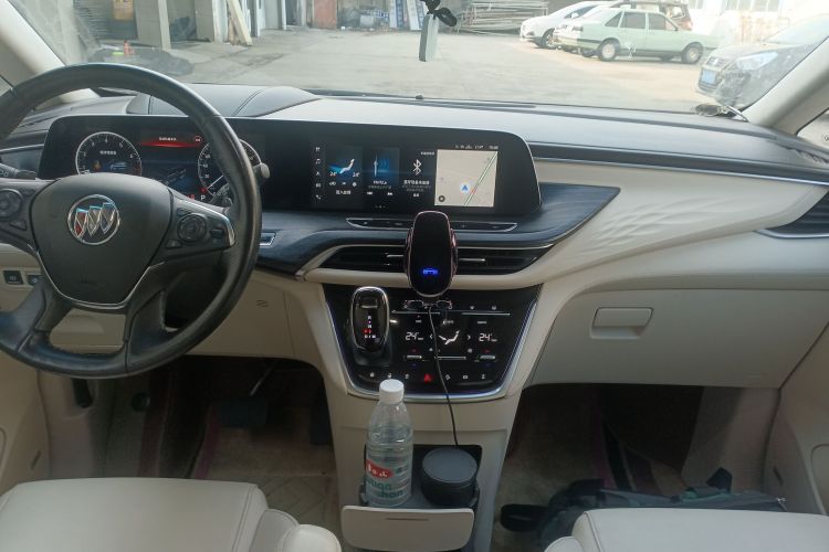 别克GL8 2020款 Avenir艾维亚 六座贤礼版中控内饰16