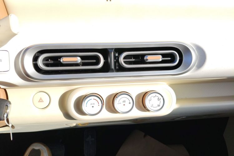 五菱汽车 宏光MINIEV 2024款 第三代 215km 青春版中控内饰16