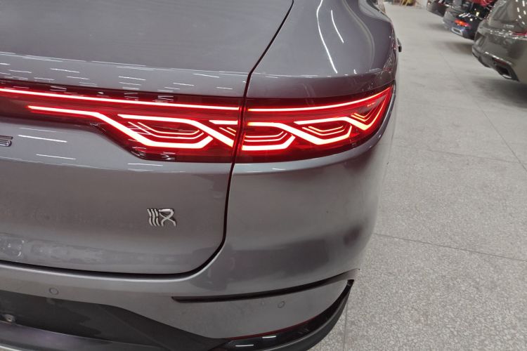 比亚迪 汉 2023款 EV 冠军版 506KM前驱尊贵型车身外观9