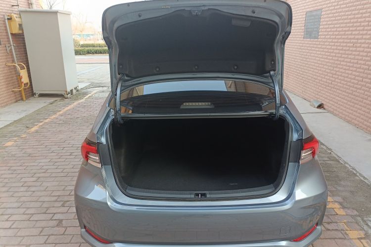 丰田 卡罗拉 2019款 双擎 1.8L E-CVT旗舰版局部细节23