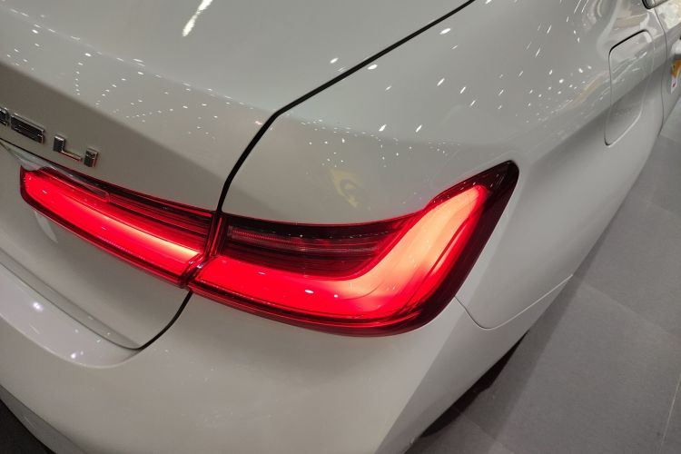 宝马3系 2024款 325Li M运动套装车身外观9