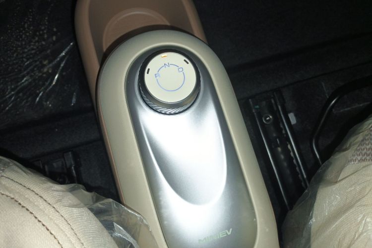 五菱汽车 宏光MINIEV 2025款 四门版 进阶款中控内饰18