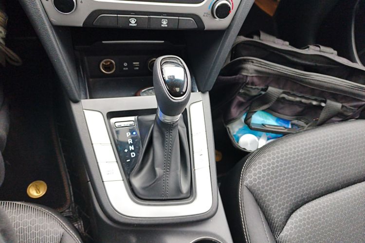 现代 领动 2018款 1.6L 自动15周年特别版中控内饰18