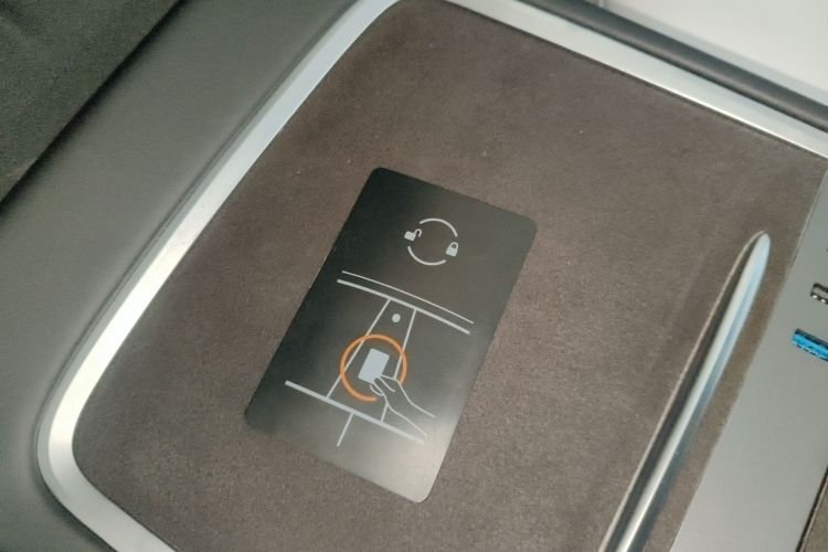 特斯拉 Model Y 2021款 长续航全轮驱动版 3D7中控内饰7001