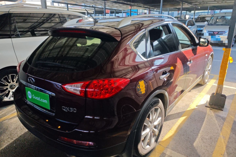 英菲尼迪QX50(进口) 2013款 2.5L 两驱优雅版车身外观7