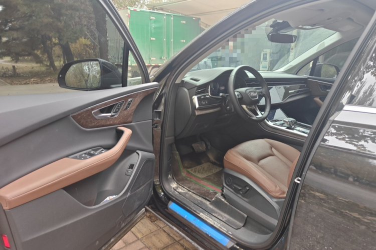 奥迪Q7 2023款 55 TFSI quattro S line运动型中控内饰20