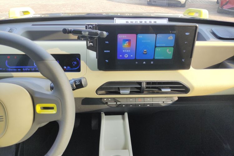 吉利银河 2024款 200km 熊猫骑士中控内饰16
