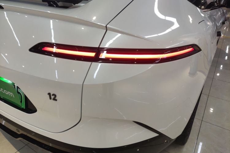 阿维塔12 2025款 Ultra增程版车身外观9