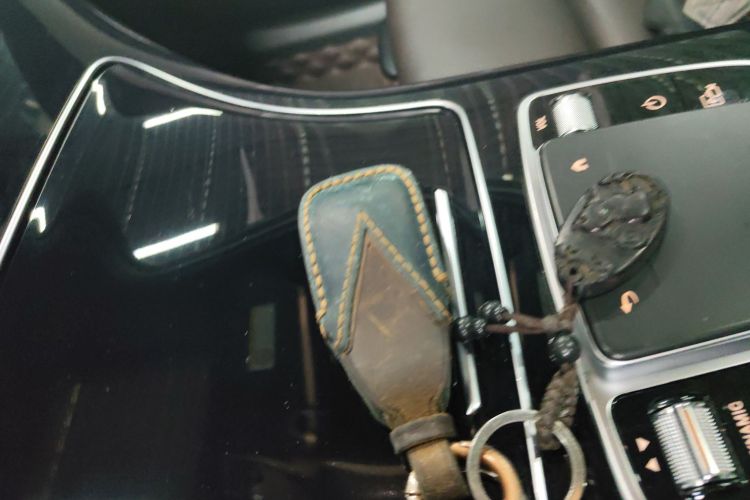 奔驰GLC 2020款 GLC 260 L 4MATIC 动感型中控内饰7001