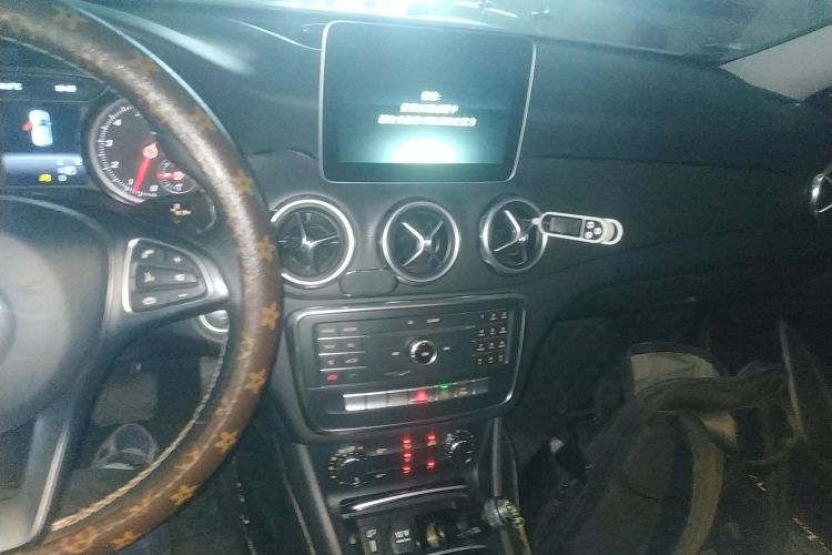 奔驰GLA 2017款 GLA 200 动感型局部细节16