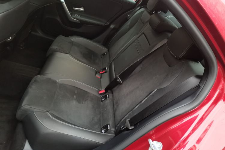 奔驰A级 2019款 A 180 L 运动轿车中控内饰21