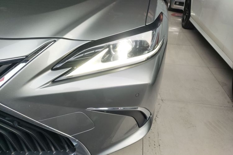 雷克萨斯ES 2018款 300h 卓越版 国V局部细节36