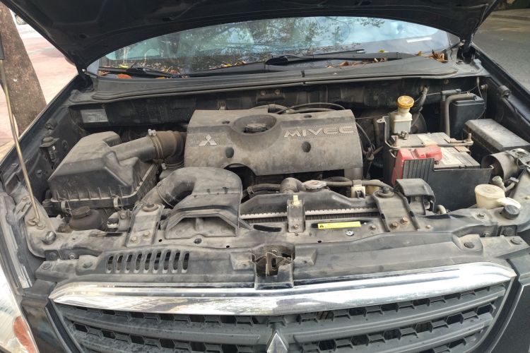 三菱 君阁 2011款 2.0L 自动挡豪华型机舱底盘24