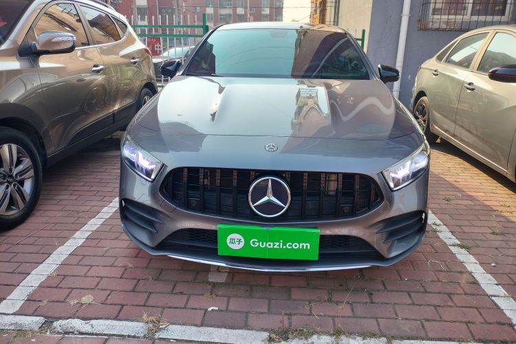 奔驰A级 2020款 改款 A 200 L 运动轿车时尚型车身外观2