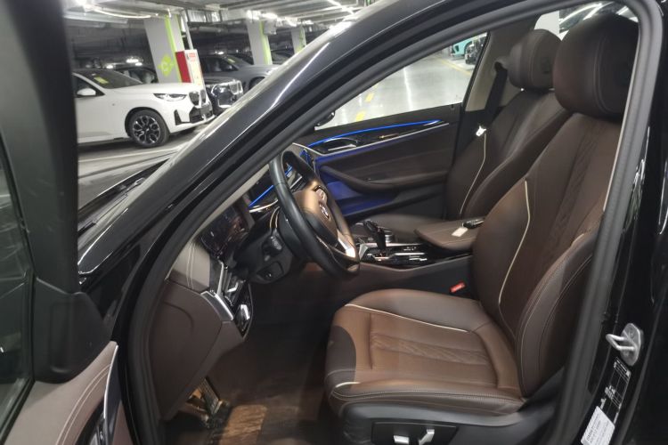 宝马5系 2022款 改款二 525Li 豪华套装中控内饰20