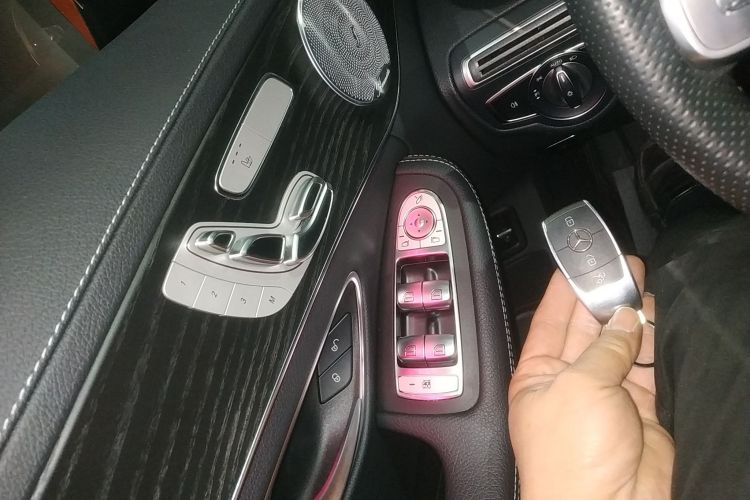 奔驰C级 2021款 C 260 L 运动星耀臻藏版中控内饰7001