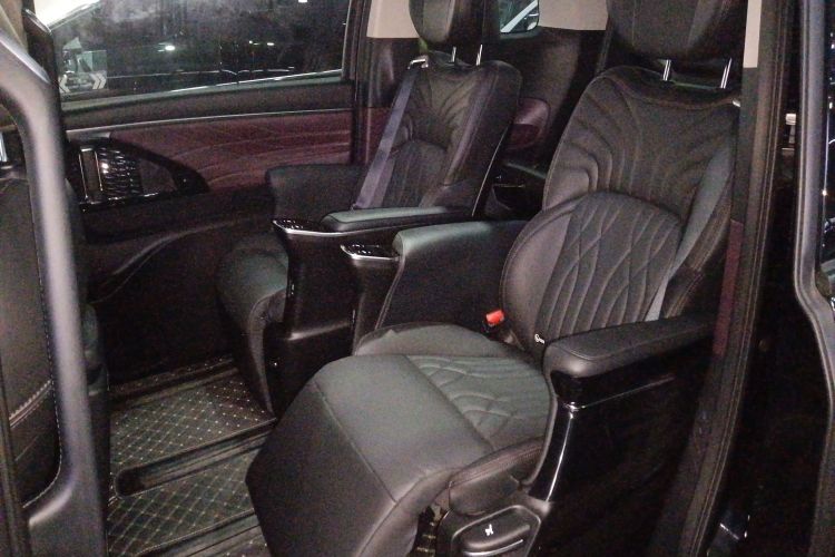 广汽传祺 传祺M8 2024款 大师系列 400T 尊贵版中控内饰21