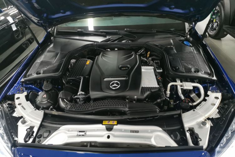 奔驰C级 2018款 C 200 运动版机舱底盘24