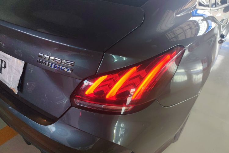 名爵 MG5 2021款 180DVVT 手动青春豪华版车身外观9