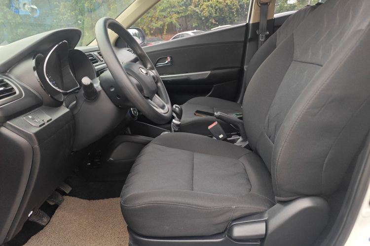 起亚K2 2012款 三厢 1.4L MT GLS纪念版中控内饰19