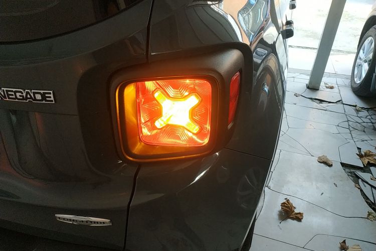 Jeep 自由侠 2016款 1.4T 自动劲能版+车身外观9