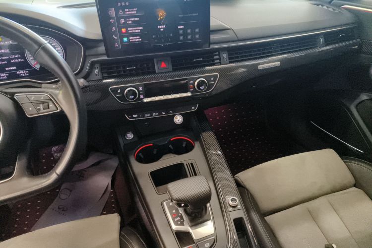 奥迪A4L 2020款 45 TFSI quattro 臻选动感型中控内饰16