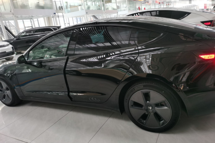 特斯拉 Model 3 2022款 后轮驱动版车身外观6003