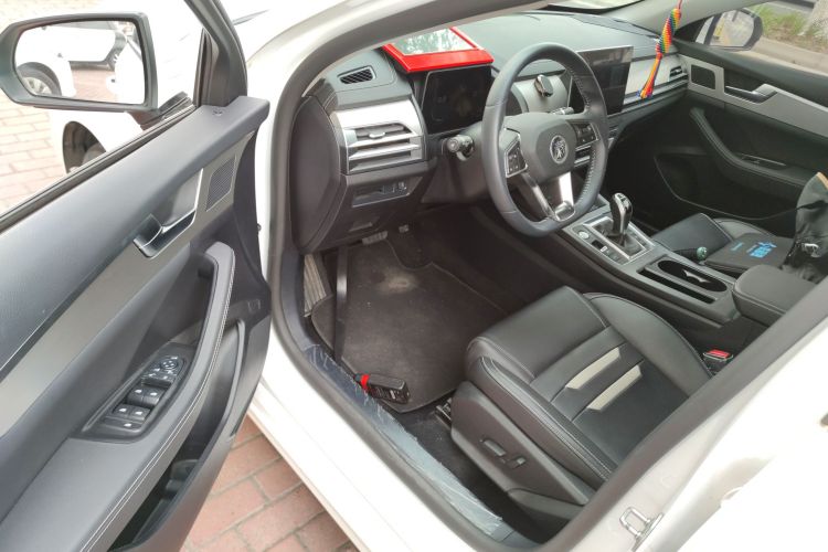 比亚迪 秦Pro 2020款 超越版 1.5TI 自动旗舰型中控内饰7003