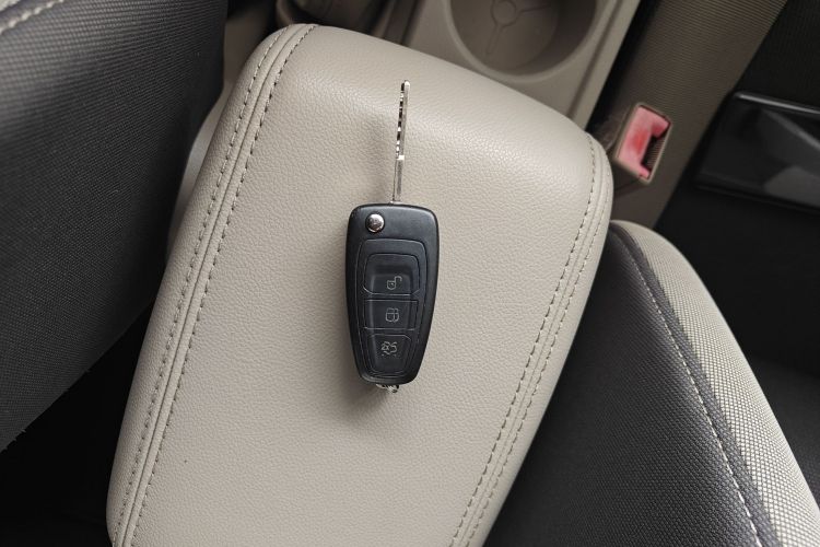 福特 福克斯 2012款 三厢 1.6L 手动舒适型中控内饰7001