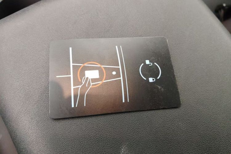 特斯拉 Model Y 2024款 长续航全轮驱动版中控内饰11