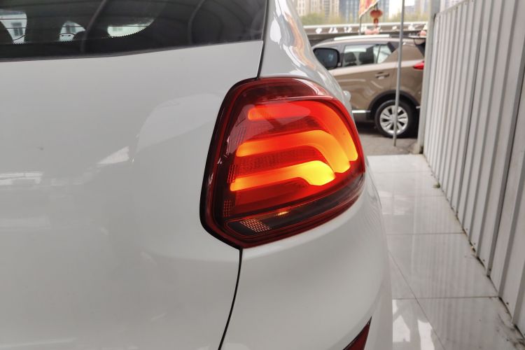 观致5 2018款 改款 1.6T 自动领先型车身外观9