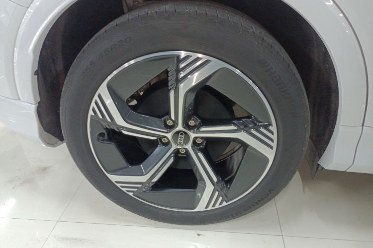 奥迪Q4 e-tron 2024款 40 e-tron 创境版车身外观6008