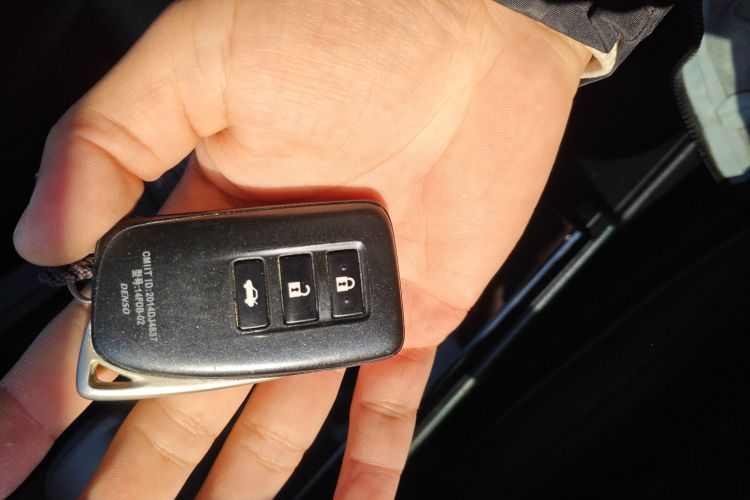 雷克萨斯ES 2015款 200 精英版中控内饰11