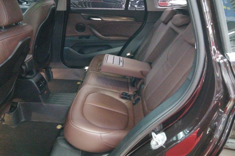 宝马X1 2019款 xDrive20Li 尊享型中控内饰21