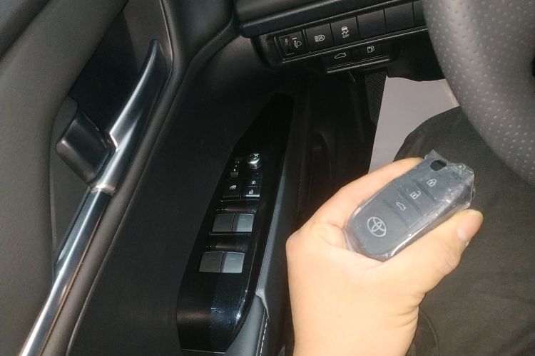 丰田 凯美瑞 2026款 2.0GVP 豪华版中控内饰11