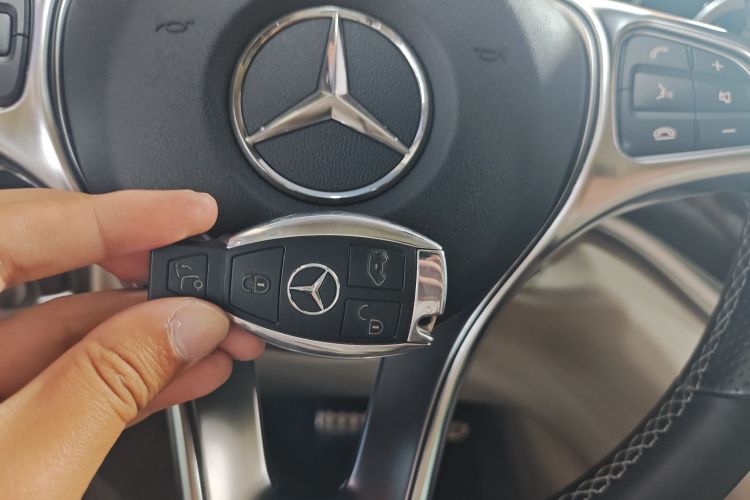 奔驰V级 2018款 V 260 L 尊贵加长版 国VI中控内饰11