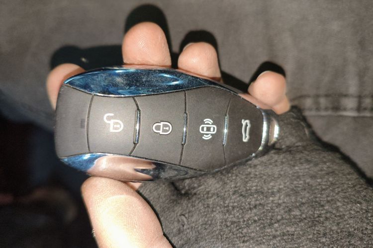 红旗EH7 2024款 690 Pro中控内饰11