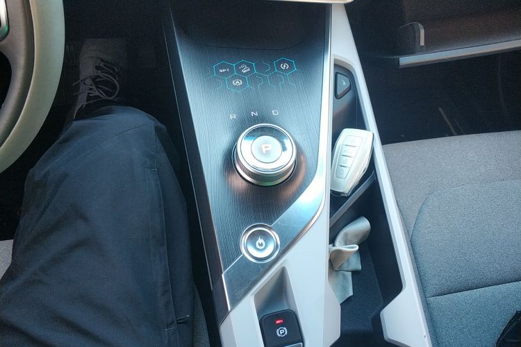 吉利几何A 2019款 升级款 高维标准续航平方版局部细节18