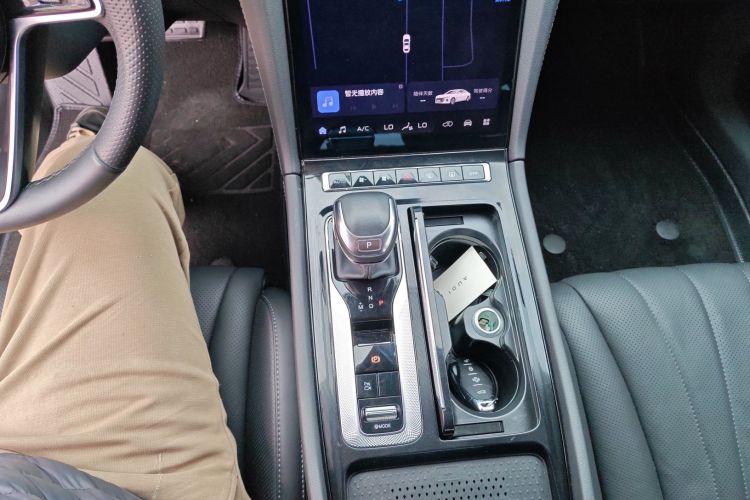 红旗H5 2024款 2.0T 自动智联旗畅版中控内饰18