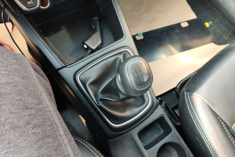 起亚K2 2017款 三厢 1.4L MT GLS局部细节18